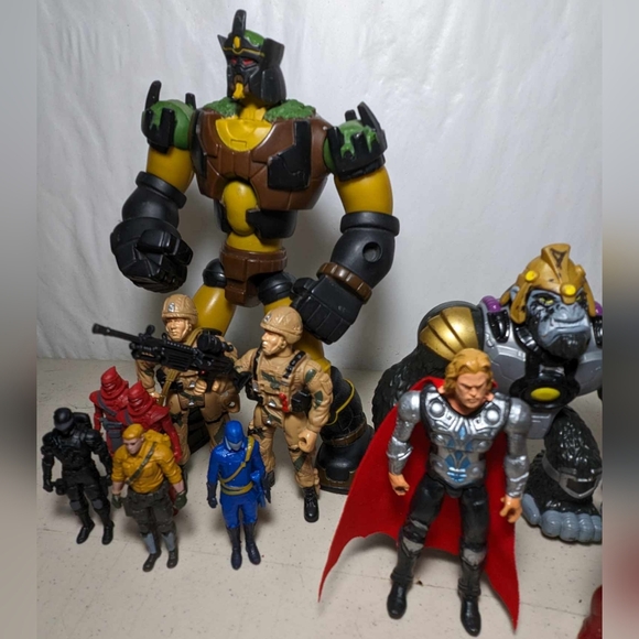 Random Action Figure Lot - Picture 3 of 5